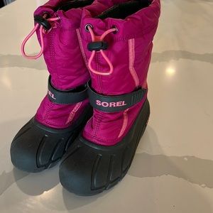 Sorel girls snow boots. Size Y1.